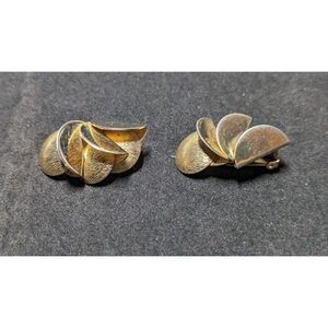 Vintage Gold Tone Clip-On Earrings Textured Leaf Modernist Statement